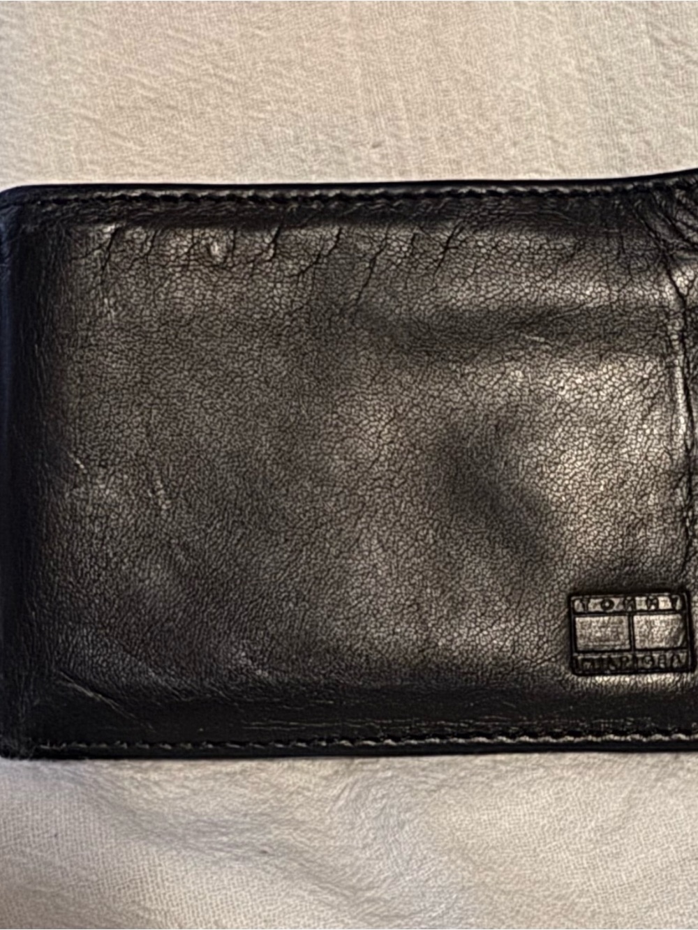 Tommy Hilfiger Leather Bi-Fold Wallet - Black - used